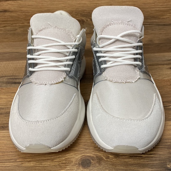 CONVERSE LOW TOP BRAND NEW - Picture 2 of 7